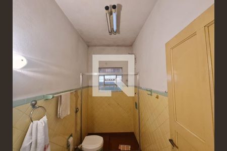 Casa à venda com 428m², 5 quartos e 5 vagas Casa à venda com 428m², 5 quartos e 5 vagasBanheiro social
