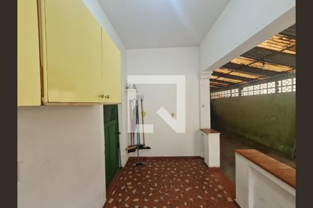Casa à venda com 428m², 5 quartos e 5 vagas Casa à venda com 428m², 5 quartos e 5 vagasÁrea de Serviço