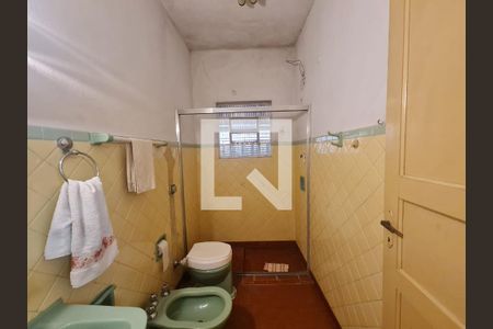 Casa à venda com 428m², 5 quartos e 5 vagas Casa à venda com 428m², 5 quartos e 5 vagasBanheiro social