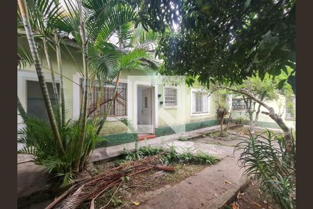 Casa à venda com 428m², 5 quartos e 5 vagas Casa à venda com 428m², 5 quartos e 5 vagasCasa 02 Quintal dos fundos