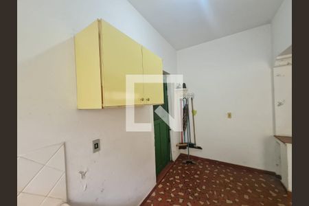 Casa à venda com 428m², 5 quartos e 5 vagas Casa à venda com 428m², 5 quartos e 5 vagasÁrea de Serviço