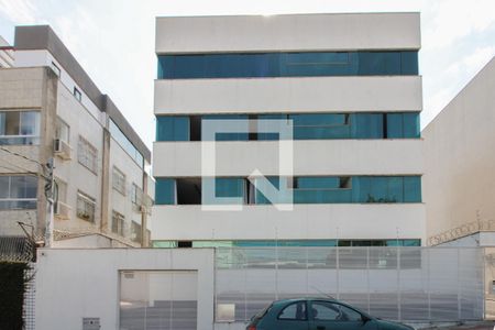 Apartamento à venda com 200m², 3 quartos e 1 vaga Apartamento à venda com 200m², 3 quartos e 1 vagaFachada