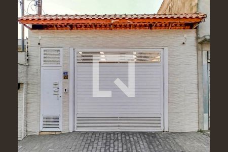 Casa à venda com 132m², 3 quartos e 7 vagas Casa à venda com 132m², 3 quartos e 7 vagasFachada