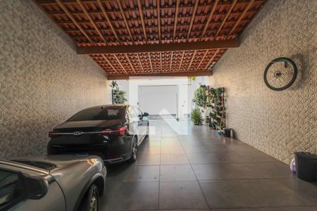 Casa à venda com 132m², 3 quartos e 7 vagas Casa à venda com 132m², 3 quartos e 7 vagasGaragem