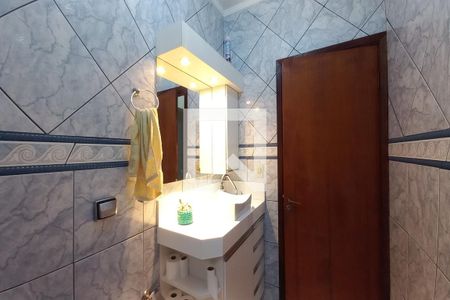 Casa à venda com 236m², 3 quartos e 3 vagasBanheiro