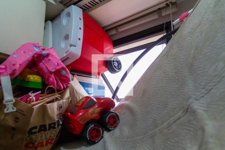 Apartamento à venda com 76m², 2 quartos e 2 vagas Apartamento à venda com 76m², 2 quartos e 2 vagasJanela Quarto Serviço