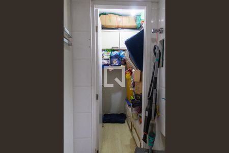 Apartamento à venda com 76m², 2 quartos e 2 vagas Apartamento à venda com 76m², 2 quartos e 2 vagasQuarto Serviço