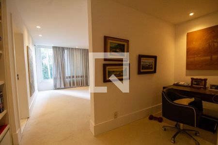 Casa à venda com 900m², 3 quartos e 4 vagas Casa à venda com 900m², 3 quartos e 4 vagasSuíte 1