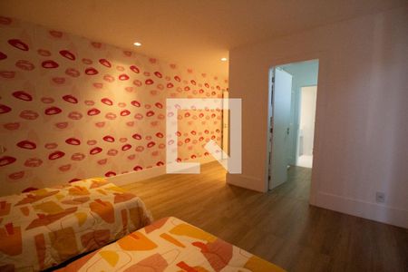 Casa à venda com 900m², 3 quartos e 4 vagas Casa à venda com 900m², 3 quartos e 4 vagasSuíte 4