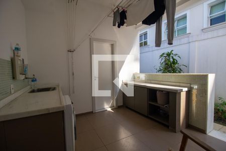 Casa à venda com 900m², 3 quartos e 4 vagas Casa à venda com 900m², 3 quartos e 4 vagasÁrea de Serviço