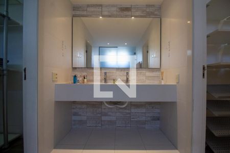 Casa à venda com 900m², 3 quartos e 4 vagas Casa à venda com 900m², 3 quartos e 4 vagasBanheiro da Suíte 4