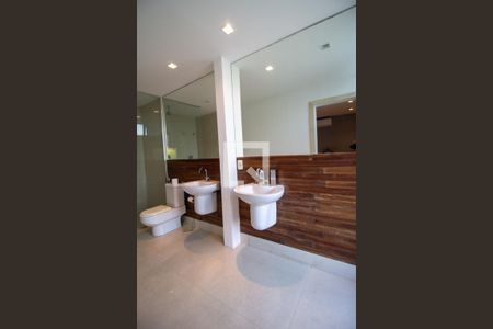 Casa à venda com 900m², 3 quartos e 4 vagas Casa à venda com 900m², 3 quartos e 4 vagasBanheiro da Suíte 2