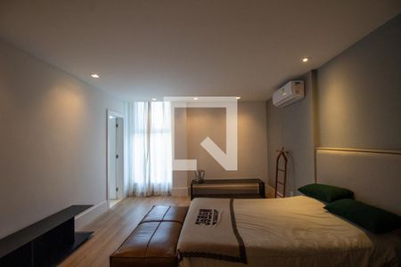 Casa à venda com 900m², 3 quartos e 4 vagas Casa à venda com 900m², 3 quartos e 4 vagasSuíte 2