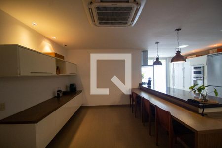 Casa à venda com 900m², 3 quartos e 4 vagas Casa à venda com 900m², 3 quartos e 4 vagasCozinha