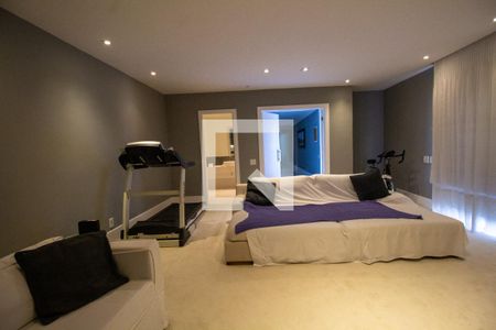 Casa à venda com 900m², 3 quartos e 4 vagas Casa à venda com 900m², 3 quartos e 4 vagasSala de TV