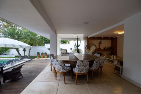 Casa à venda com 900m², 3 quartos e 4 vagas Casa à venda com 900m², 3 quartos e 4 vagasÁrea Gourmet