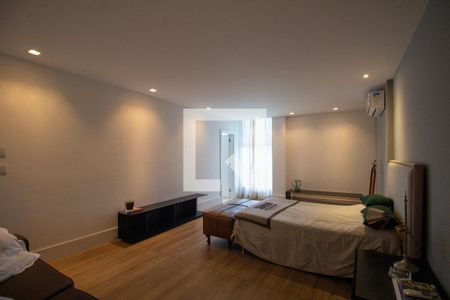 Casa à venda com 900m², 3 quartos e 4 vagas Casa à venda com 900m², 3 quartos e 4 vagasSuíte 2