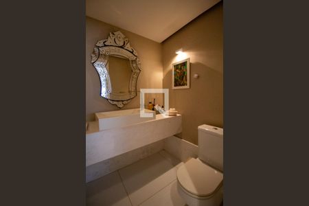 Casa à venda com 900m², 3 quartos e 4 vagas Casa à venda com 900m², 3 quartos e 4 vagasLavabo