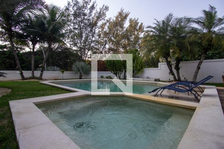 Casa à venda com 900m², 3 quartos e 4 vagas Casa à venda com 900m², 3 quartos e 4 vagasQuintal