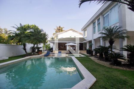 Casa à venda com 900m², 3 quartos e 4 vagas Casa à venda com 900m², 3 quartos e 4 vagasQuintal