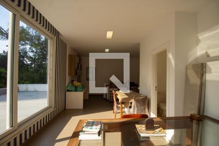 Casa à venda com 900m², 3 quartos e 4 vagas Casa à venda com 900m², 3 quartos e 4 vagasMezanino