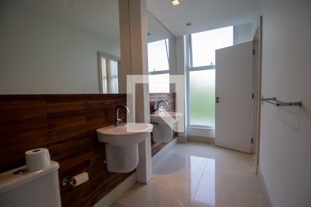 Casa à venda com 900m², 3 quartos e 4 vagas Casa à venda com 900m², 3 quartos e 4 vagasBanheiro da Suíte 2