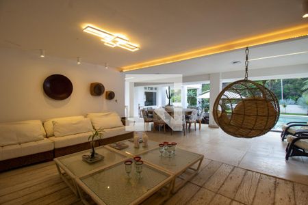 Casa à venda com 900m², 3 quartos e 4 vagas Casa à venda com 900m², 3 quartos e 4 vagasÁrea Gourmet