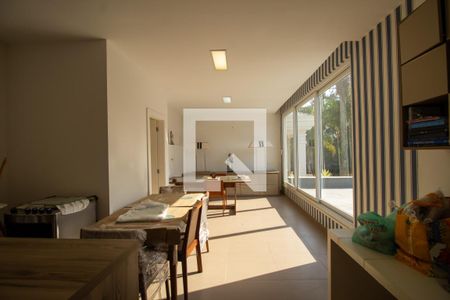 Casa à venda com 900m², 3 quartos e 4 vagas Casa à venda com 900m², 3 quartos e 4 vagasMezanino