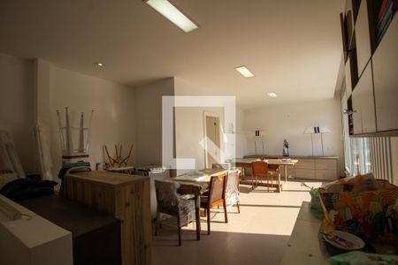 Casa à venda com 900m², 3 quartos e 4 vagas Casa à venda com 900m², 3 quartos e 4 vagasMezanino