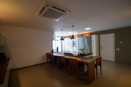 Casa à venda com 900m², 3 quartos e 4 vagas Casa à venda com 900m², 3 quartos e 4 vagasCozinha