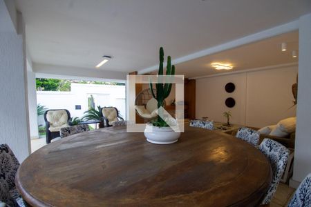 Casa à venda com 900m², 3 quartos e 4 vagas Casa à venda com 900m², 3 quartos e 4 vagasÁrea Gourmet