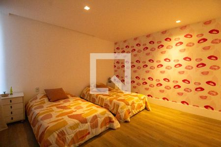 Casa à venda com 900m², 3 quartos e 4 vagas Casa à venda com 900m², 3 quartos e 4 vagasSuíte 4