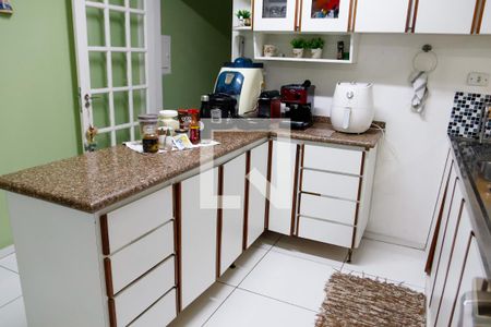 Casa à venda com 280m², 5 quartos e 2 vagas Casa à venda com 280m², 5 quartos e 2 vagascozinha