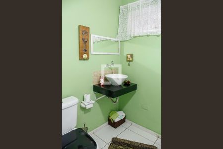 Casa à venda com 280m², 5 quartos e 2 vagas Casa à venda com 280m², 5 quartos e 2 vagasBanheiro 2