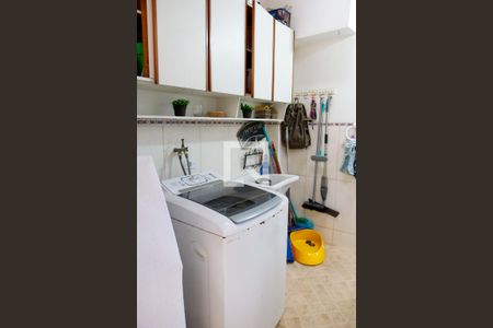 Casa à venda com 280m², 5 quartos e 2 vagas Casa à venda com 280m², 5 quartos e 2 vagasLavanderia