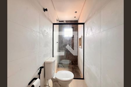 Casa à venda com 130m², 2 quartos e 4 vagas Casa à venda com 130m², 2 quartos e 4 vagasBanheiro da suíte 2