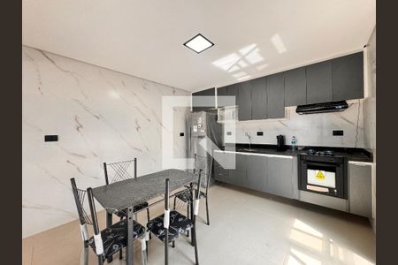 Casa à venda com 130m², 2 quartos e 4 vagas Casa à venda com 130m², 2 quartos e 4 vagasCozinha