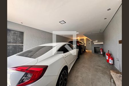 Casa à venda com 130m², 2 quartos e 4 vagas Casa à venda com 130m², 2 quartos e 4 vagasGaragem