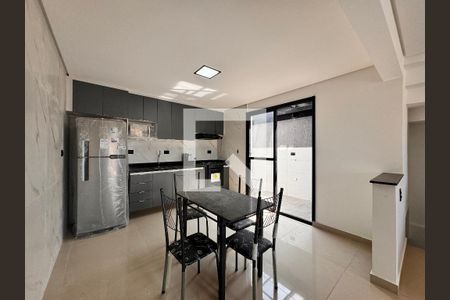 Casa à venda com 130m², 2 quartos e 4 vagas Casa à venda com 130m², 2 quartos e 4 vagasCozinha