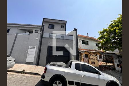 Casa à venda com 130m², 2 quartos e 4 vagas Casa à venda com 130m², 2 quartos e 4 vagasFachada