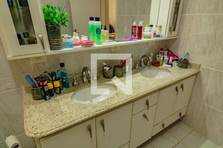 Casa à venda com 594m², 3 quartos e 8 vagas Casa à venda com 594m², 3 quartos e 8 vagasBanheiro