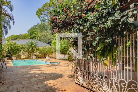 Casa à venda com 594m², 3 quartos e 8 vagas Casa à venda com 594m², 3 quartos e 8 vagasÁrea externa