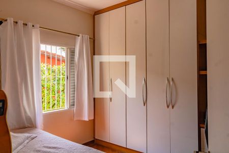 Casa à venda com 594m², 3 quartos e 8 vagas Casa à venda com 594m², 3 quartos e 8 vagasQuarto