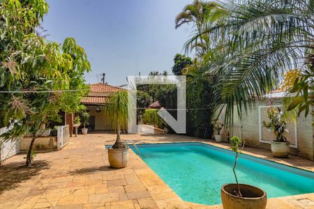 Casa à venda com 594m², 3 quartos e 8 vagas Casa à venda com 594m², 3 quartos e 8 vagasÁrea externa