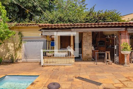 Casa à venda com 594m², 3 quartos e 8 vagas Casa à venda com 594m², 3 quartos e 8 vagasÁrea externa