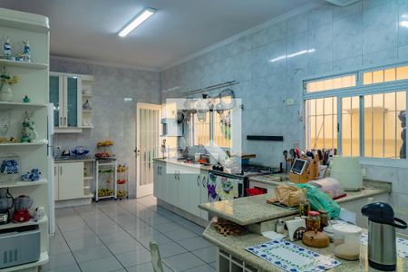 Casa à venda com 594m², 3 quartos e 8 vagas Casa à venda com 594m², 3 quartos e 8 vagasCozinha