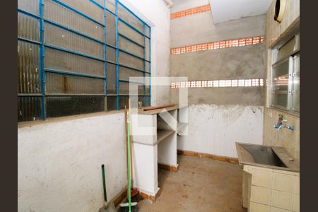 Casa à venda com 183m², 2 quartos e 1 vagaÁrea de Serviço