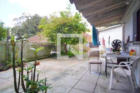 Casa à venda com 165m², 5 quartos e 4 vagasQuintal - Fundos