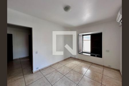 Casa à venda com 246m², 3 quartos e 3 vagas Casa à venda com 246m², 3 quartos e 3 vagasSuíte
