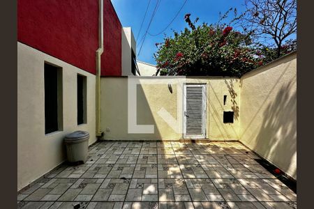 Casa à venda com 246m², 3 quartos e 3 vagas Casa à venda com 246m², 3 quartos e 3 vagasQuintal de Serviço